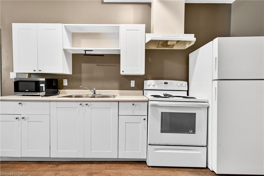 4-81 Water Street S, Cambridge, ON - Indoor Photo Showing Kitchen With Double Sink
