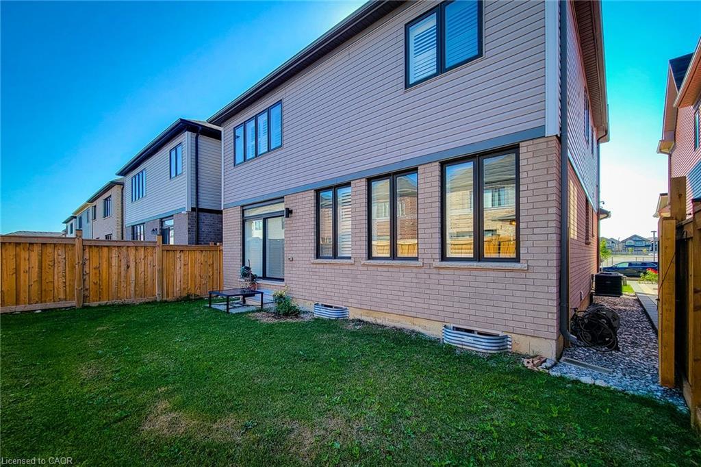 26 Whithorn Crescent, Caledonia, ON - Outdoor With Exterior