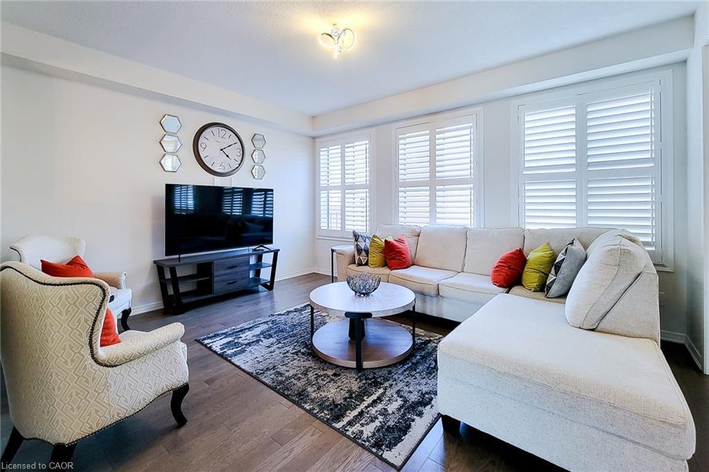26 Whithorn Crescent, Caledonia, ON - Indoor Photo Showing Living Room