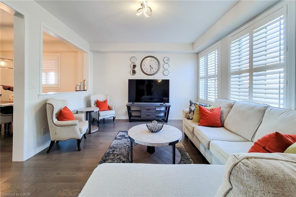 26 Whithorn Crescent, Caledonia, ON - Indoor Photo Showing Living Room