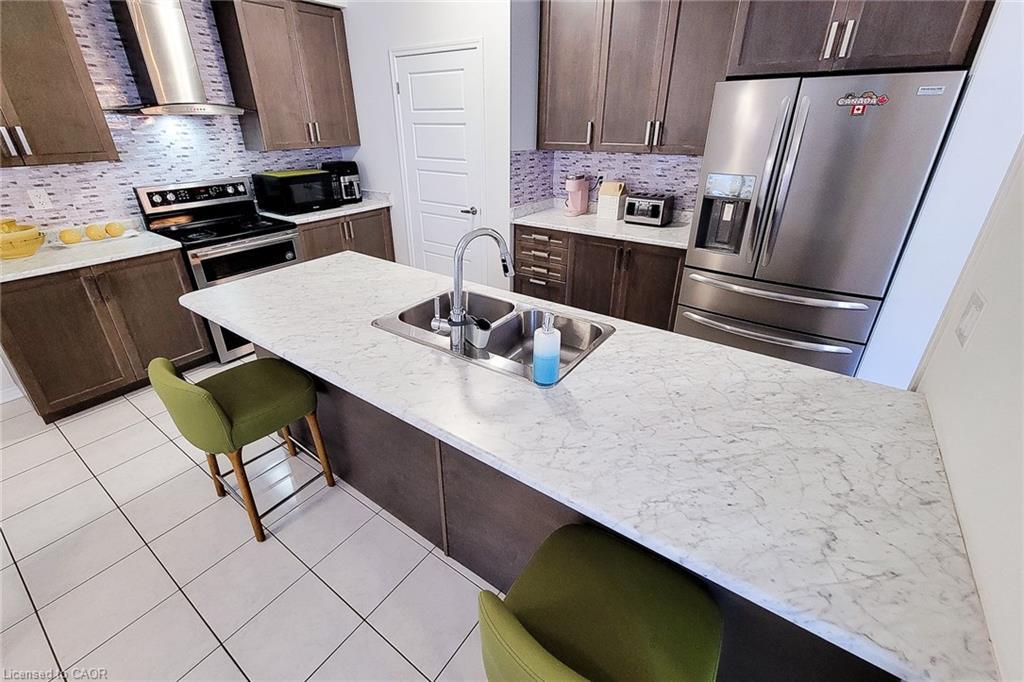 26 Whithorn Crescent, Caledonia, ON - Indoor Photo Showing Kitchen With Double Sink With Upgraded Kitchen