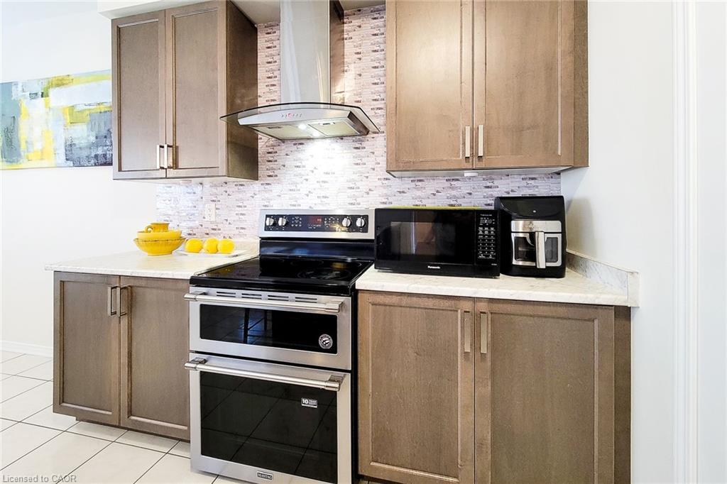 26 Whithorn Crescent, Caledonia, ON - Indoor Photo Showing Kitchen
