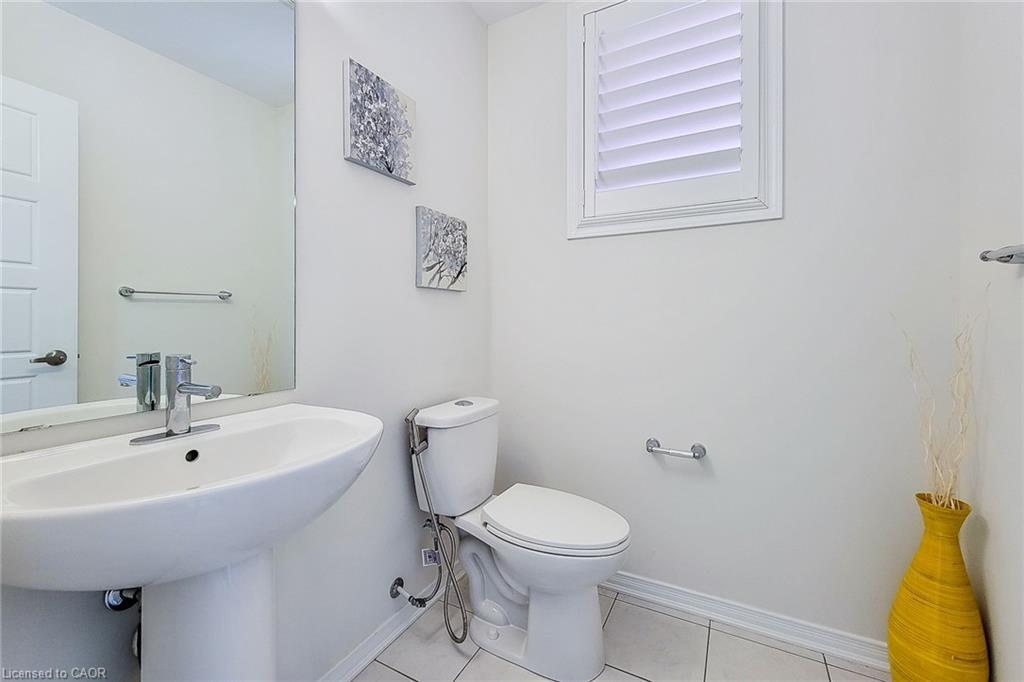 26 Whithorn Crescent, Caledonia, ON - Indoor Photo Showing Bathroom