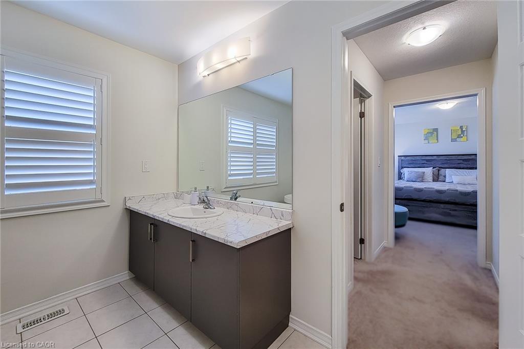 26 Whithorn Crescent, Caledonia, ON - Indoor Photo Showing Bathroom