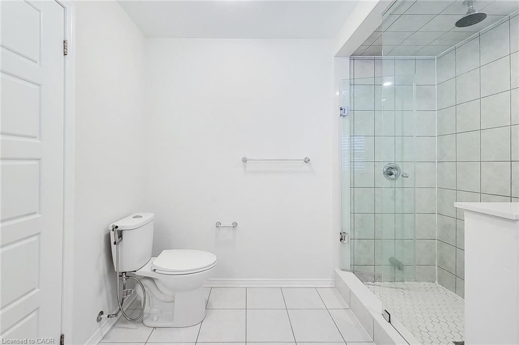 26 Whithorn Crescent, Caledonia, ON - Indoor Photo Showing Bathroom