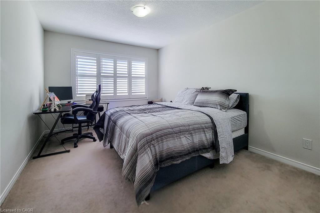 26 Whithorn Crescent, Caledonia, ON - Indoor Photo Showing Bedroom