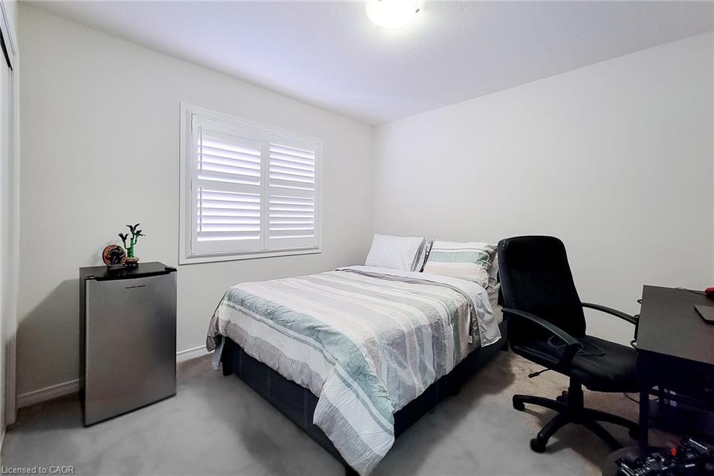 26 Whithorn Crescent, Caledonia, ON - Indoor Photo Showing Bedroom