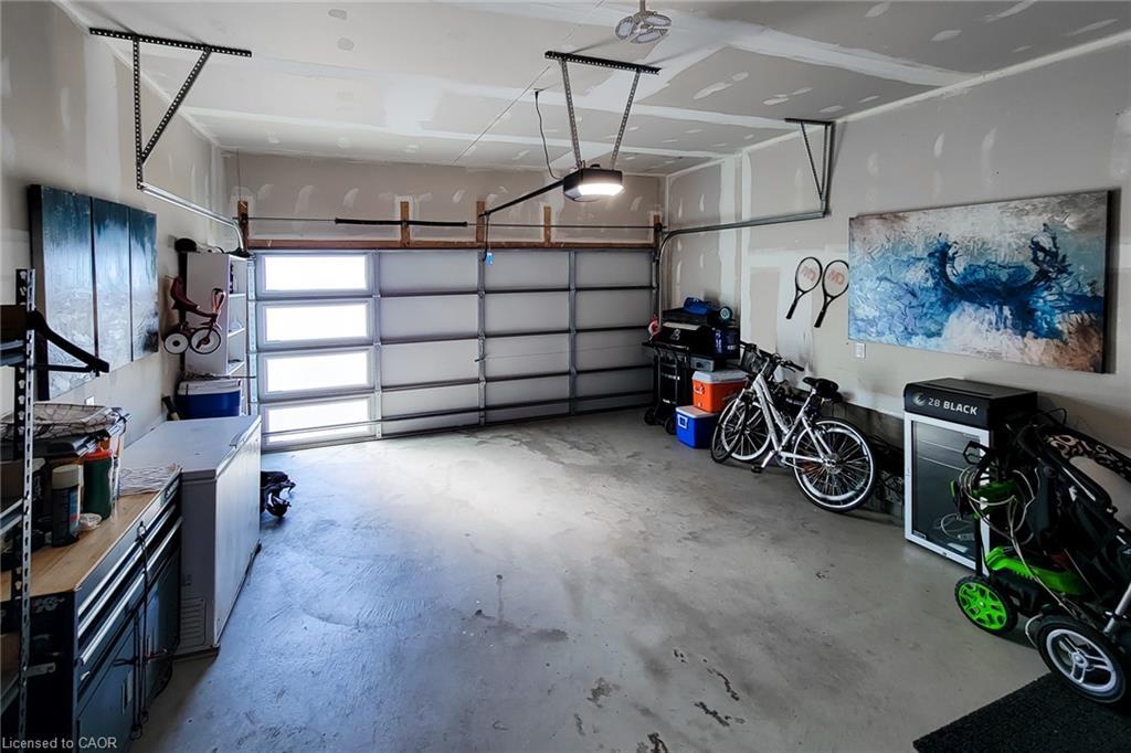 26 Whithorn Crescent, Caledonia, ON - Indoor Photo Showing Garage