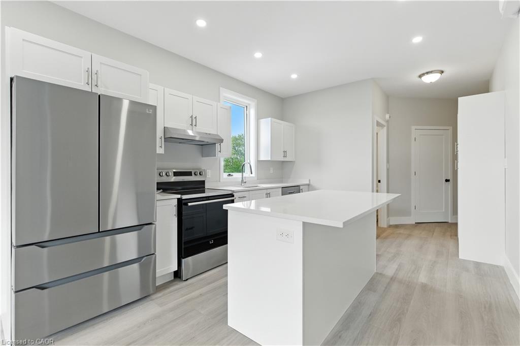 301-89 Durham Street, Port Colborne, ON - Indoor Photo Showing Kitchen With Upgraded Kitchen