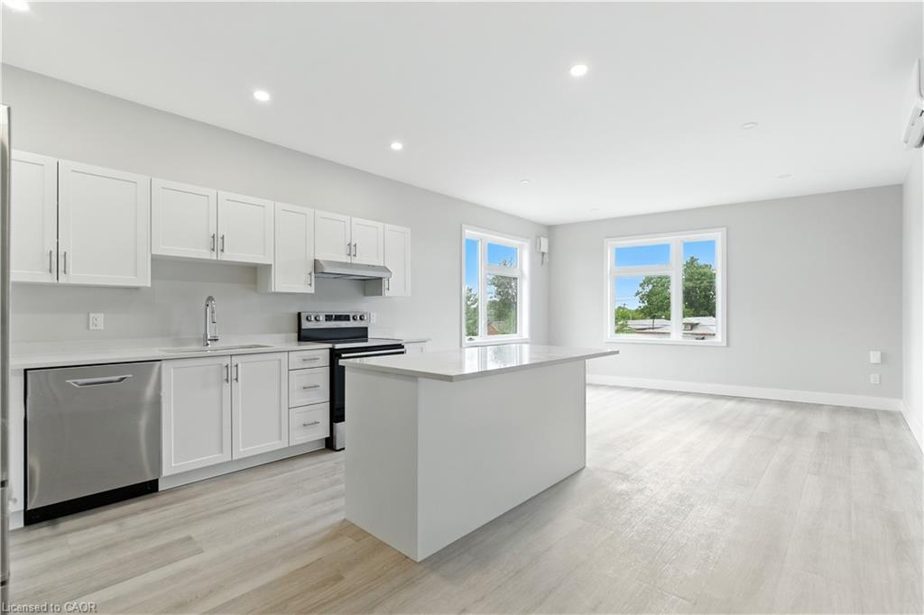 301-89 Durham Street, Port Colborne, ON - Indoor Photo Showing Kitchen