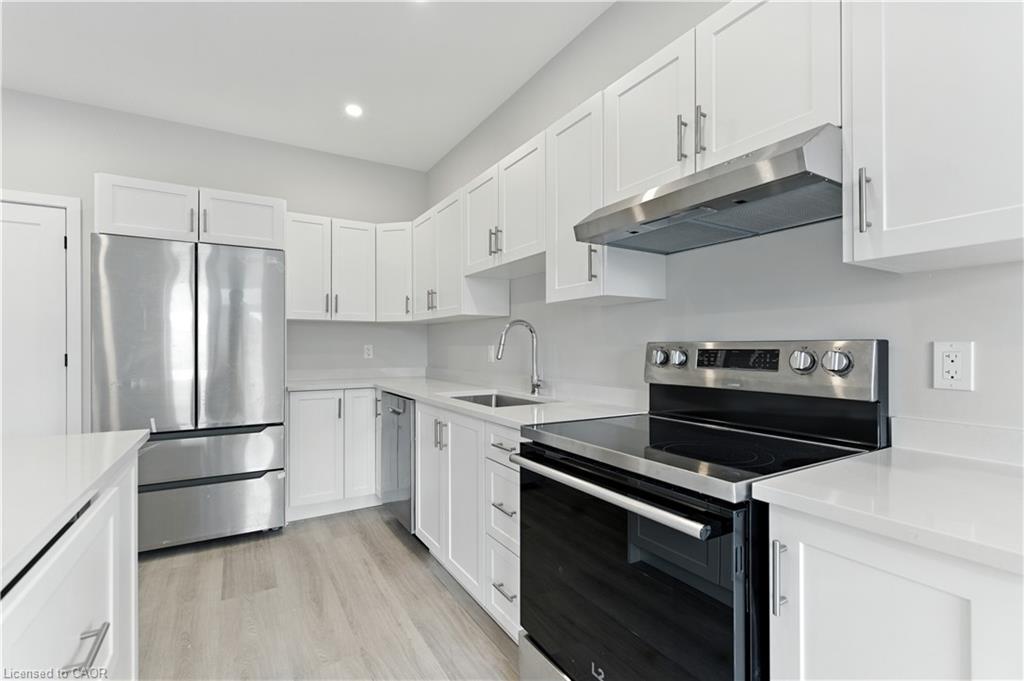 301-89 Durham Street, Port Colborne, ON - Indoor Photo Showing Kitchen