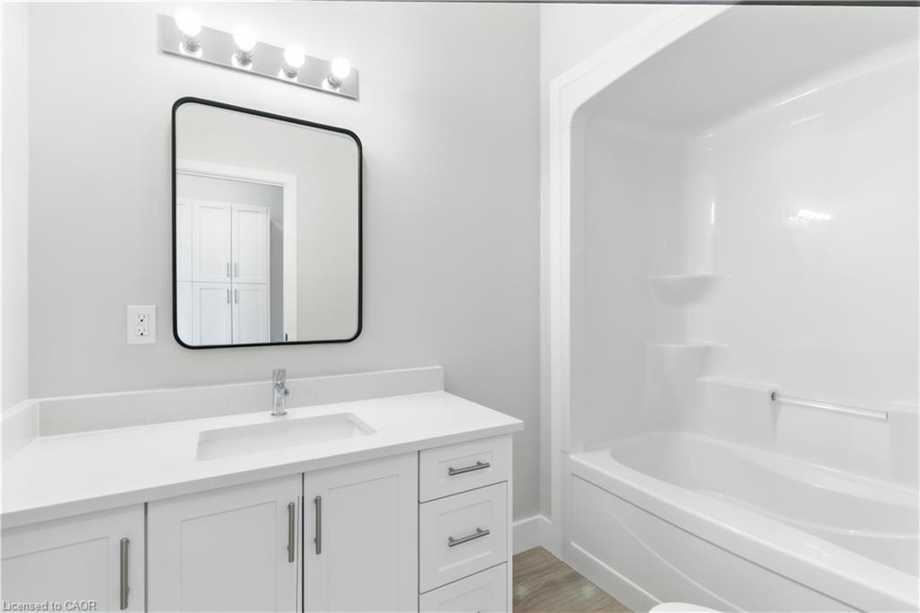 301-89 Durham Street, Port Colborne, ON - Indoor Photo Showing Bathroom