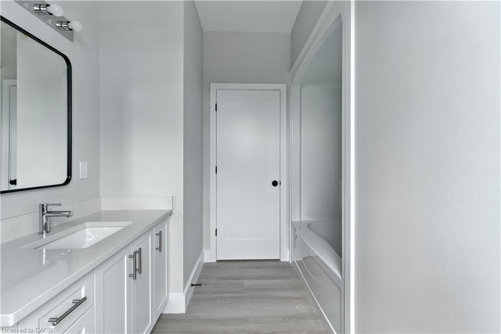 301-89 Durham Street, Port Colborne, ON - Indoor Photo Showing Bathroom