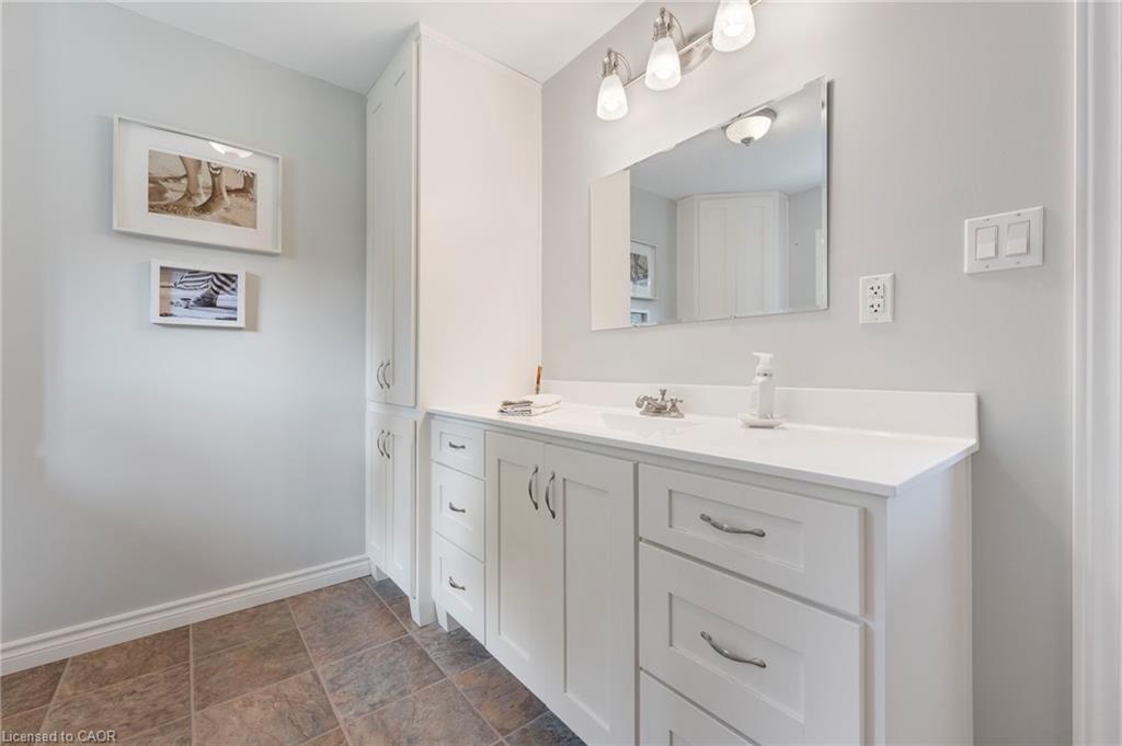 275 West Quarter Line, Forestville, ON - Indoor Photo Showing Bathroom