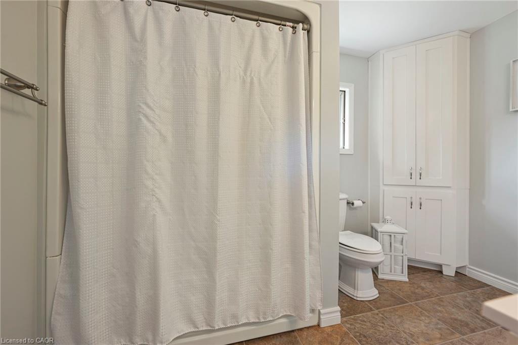 275 West Quarter Line, Forestville, ON - Indoor Photo Showing Bathroom