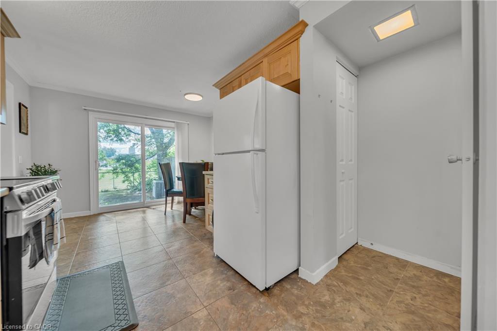 101-121 University Avenue E, Waterloo, ON - Indoor