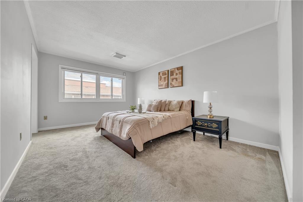 101-121 University Avenue E, Waterloo, ON - Indoor Photo Showing Bedroom