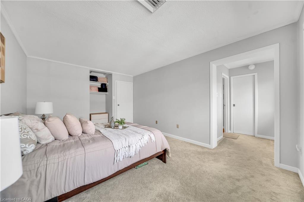 101-121 University Avenue E, Waterloo, ON - Indoor Photo Showing Bedroom
