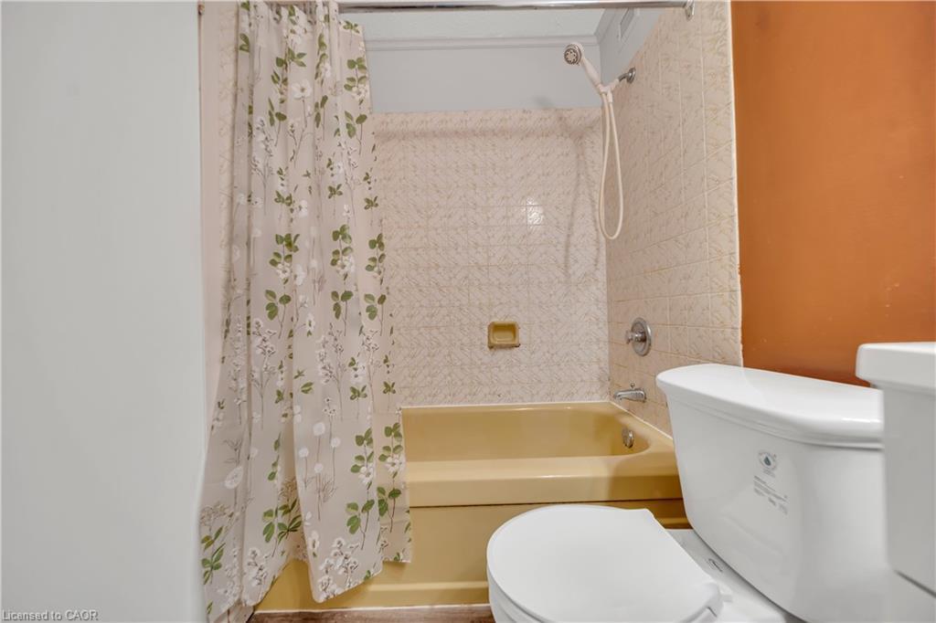 101-121 University Avenue E, Waterloo, ON - Indoor Photo Showing Bathroom