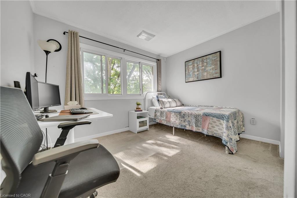 101-121 University Avenue E, Waterloo, ON - Indoor Photo Showing Bedroom