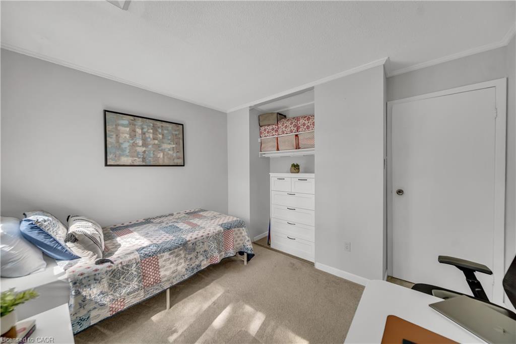 101-121 University Avenue E, Waterloo, ON - Indoor Photo Showing Bedroom