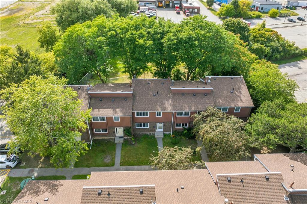 101-121 University Avenue E, Waterloo, ON - Outdoor