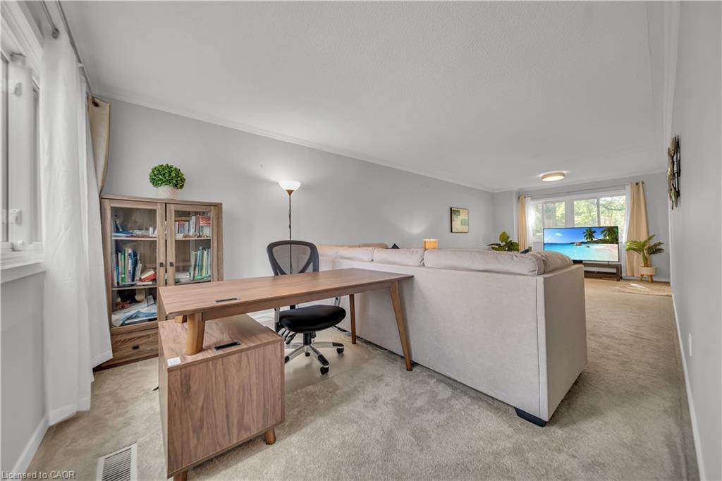 101-121 University Avenue E, Waterloo, ON - Indoor Photo Showing Office