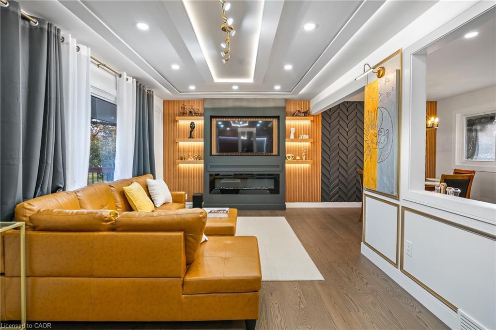 15 Andres Street, Virgil, ON - Indoor With Fireplace