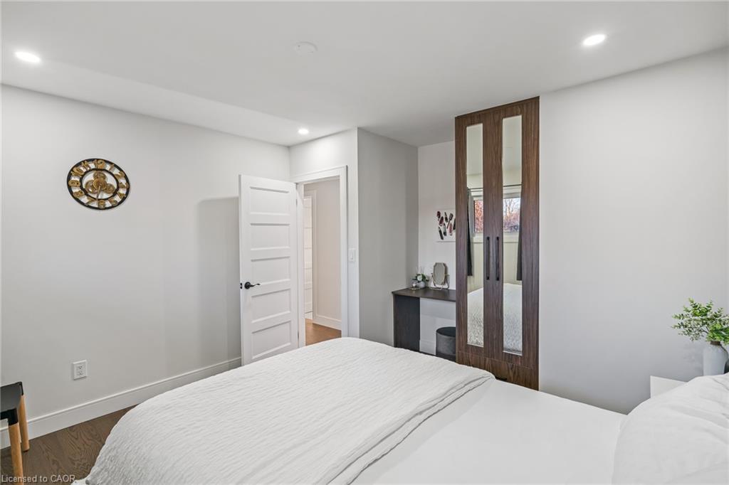 15 Andres Street, Virgil, ON - Indoor Photo Showing Bedroom