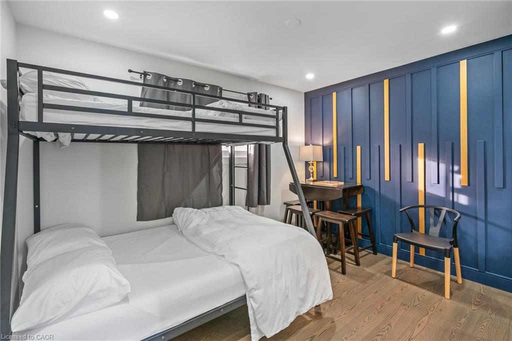 15 Andres Street, Virgil, ON - Indoor Photo Showing Bedroom