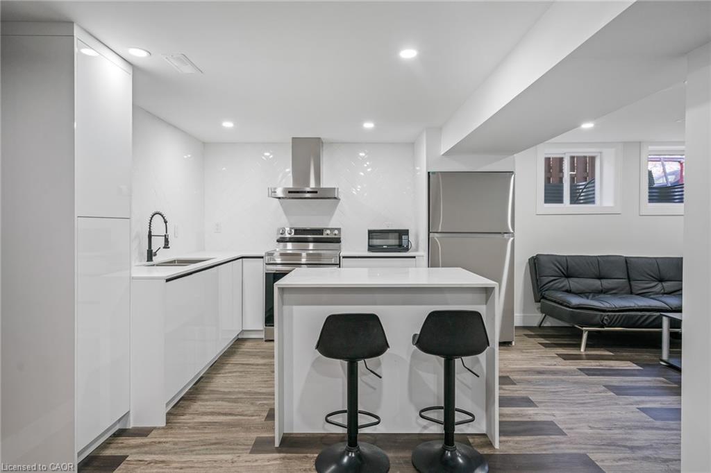 15 Andres Street, Virgil, ON - Indoor Photo Showing Kitchen