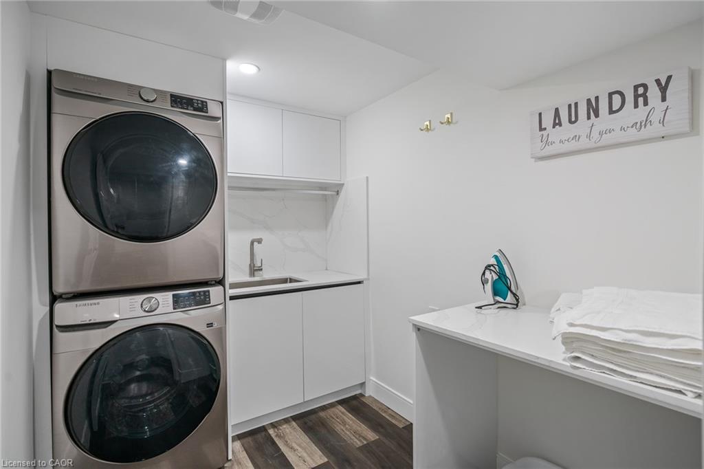 15 Andres Street, Virgil, ON - Indoor Photo Showing Laundry Room