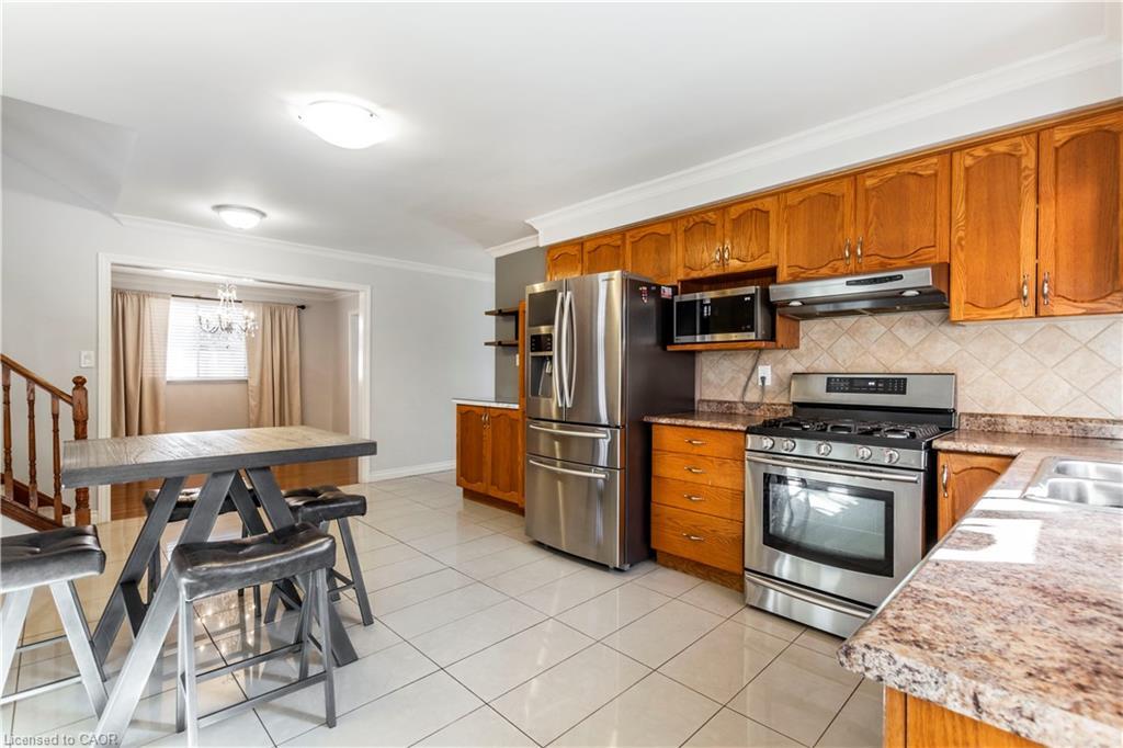 15 Gilcrest Street, Hamilton, ON - Indoor Photo Showing Kitchen