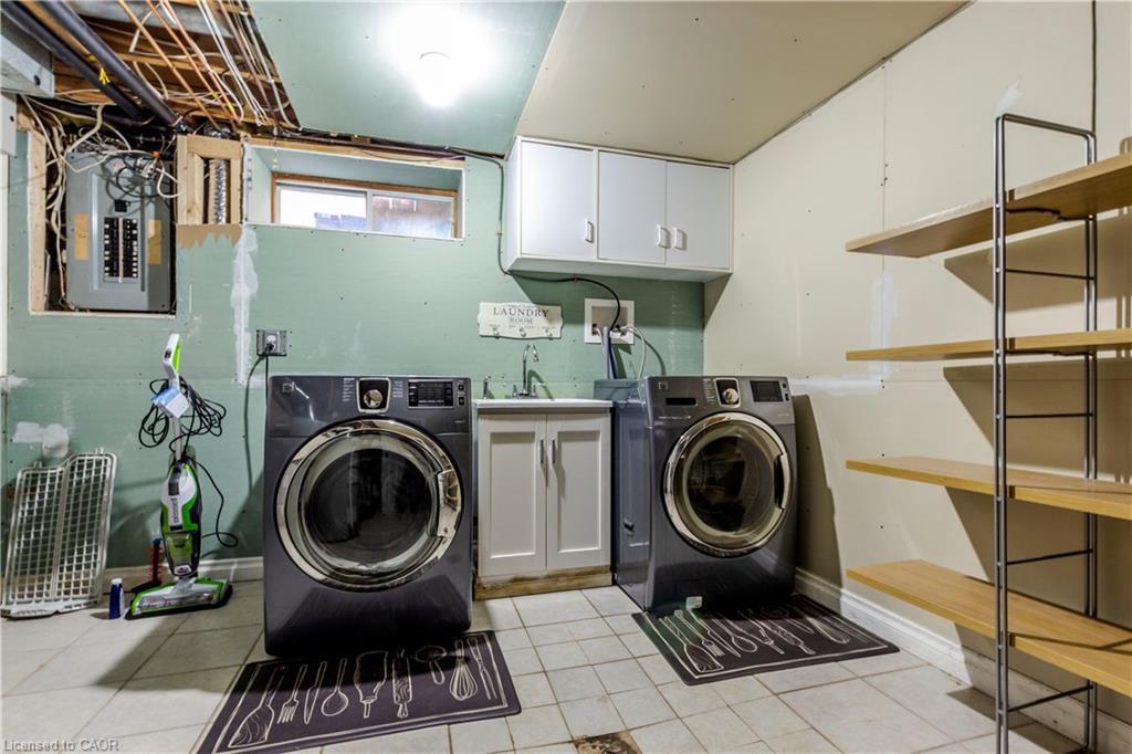 15 Gilcrest Street, Hamilton, ON - Indoor Photo Showing Laundry Room