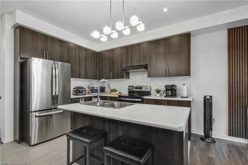 46 Kelso Drive, Caledonia, ON - Indoor Photo Showing Kitchen With Double Sink With Upgraded Kitchen