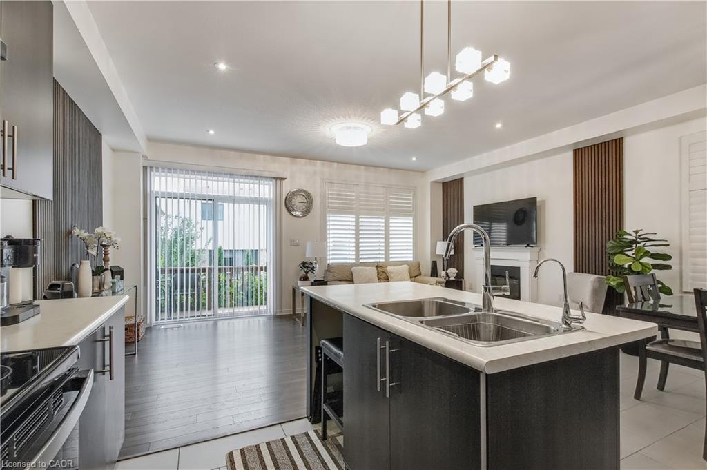 46 Kelso Drive, Caledonia, ON - Indoor Photo Showing Kitchen With Double Sink With Upgraded Kitchen