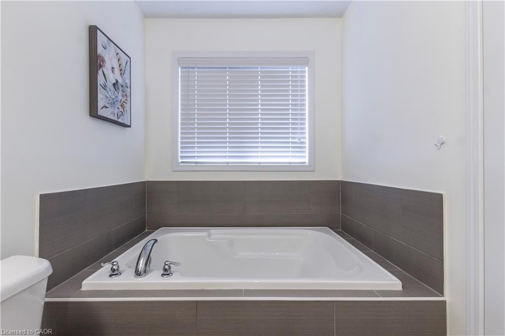 46 Kelso Drive, Caledonia, ON - Indoor Photo Showing Bathroom