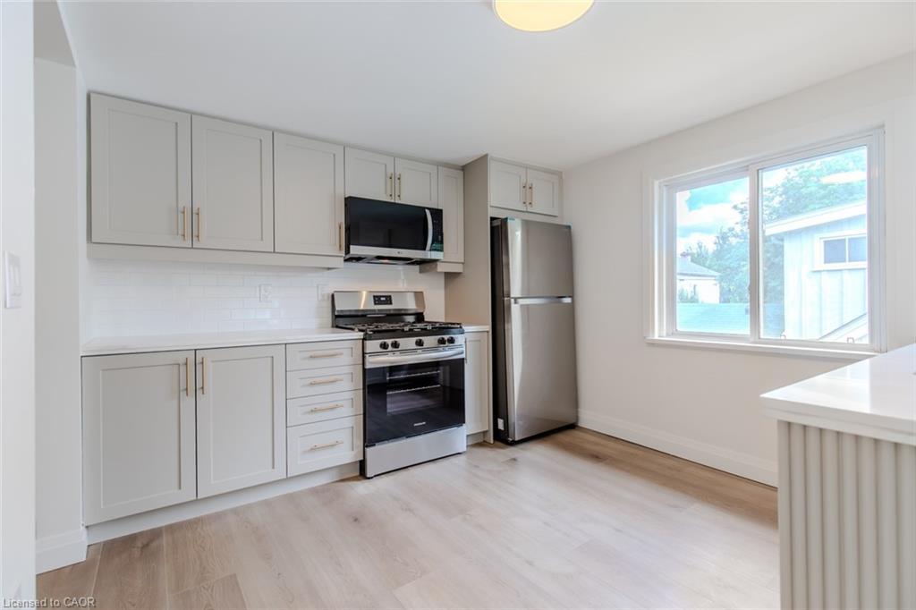 92 Pearl Street S, Hamilton, ON - Indoor Photo Showing Kitchen