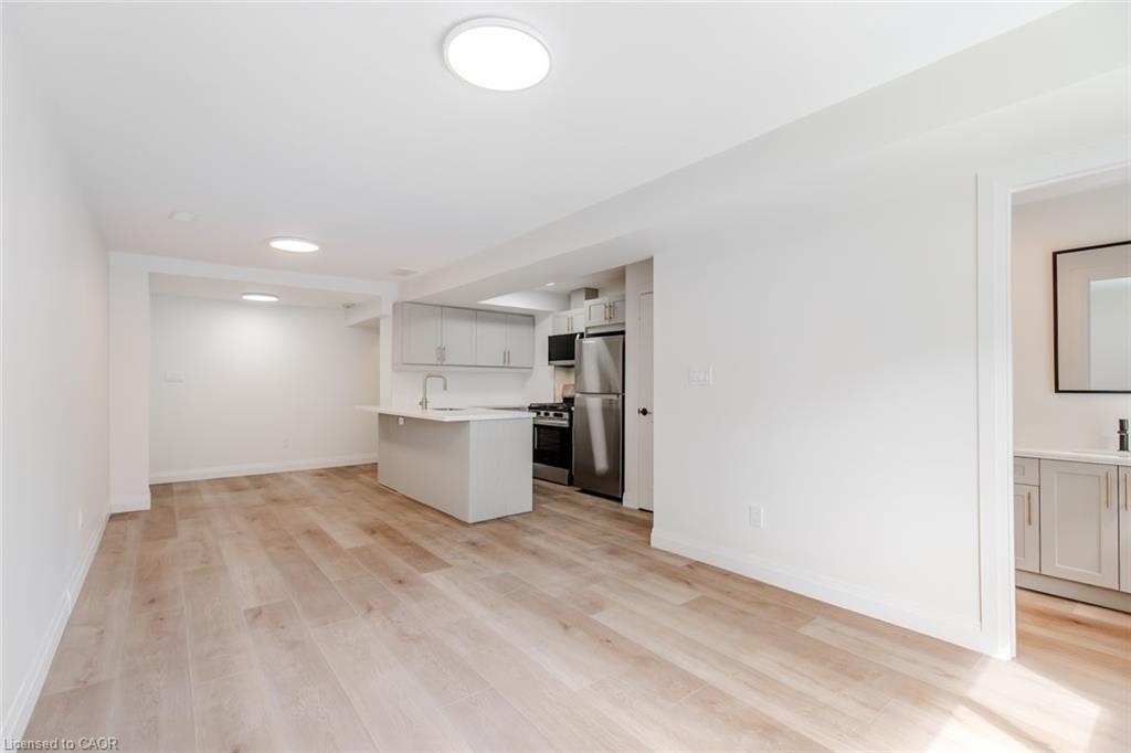 92 Pearl Street S, Hamilton, ON - Indoor Photo Showing Kitchen