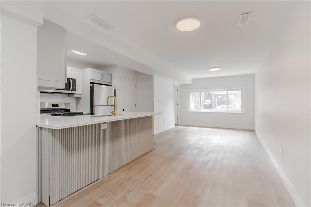 92 Pearl Street S, Hamilton, ON - Indoor Photo Showing Kitchen