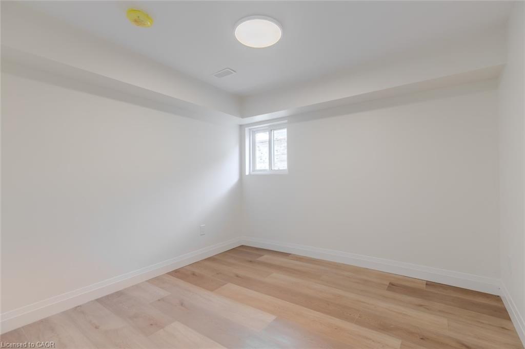 92 Pearl Street S, Hamilton, ON - Indoor Photo Showing Other Room