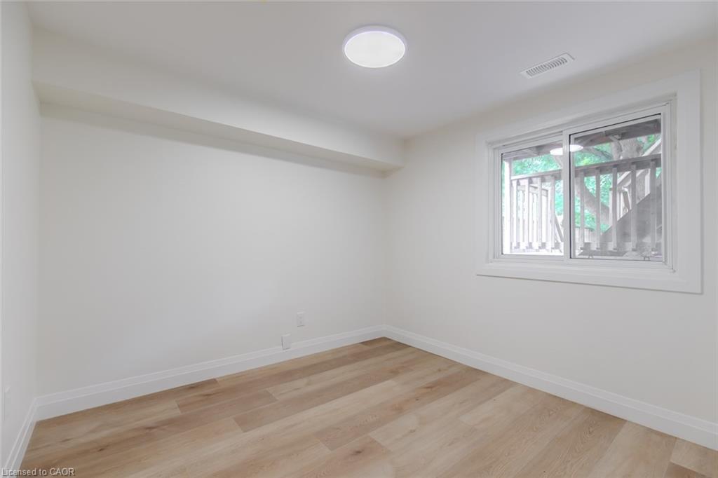 92 Pearl Street S, Hamilton, ON - Indoor Photo Showing Other Room