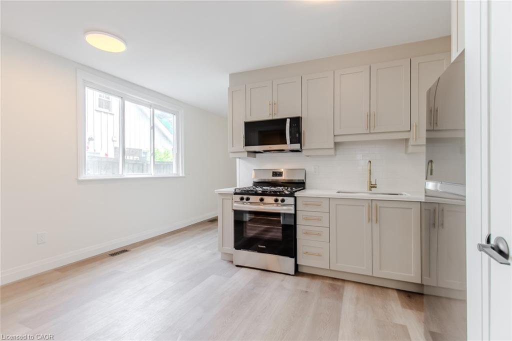 92 Pearl Street S, Hamilton, ON - Indoor Photo Showing Kitchen