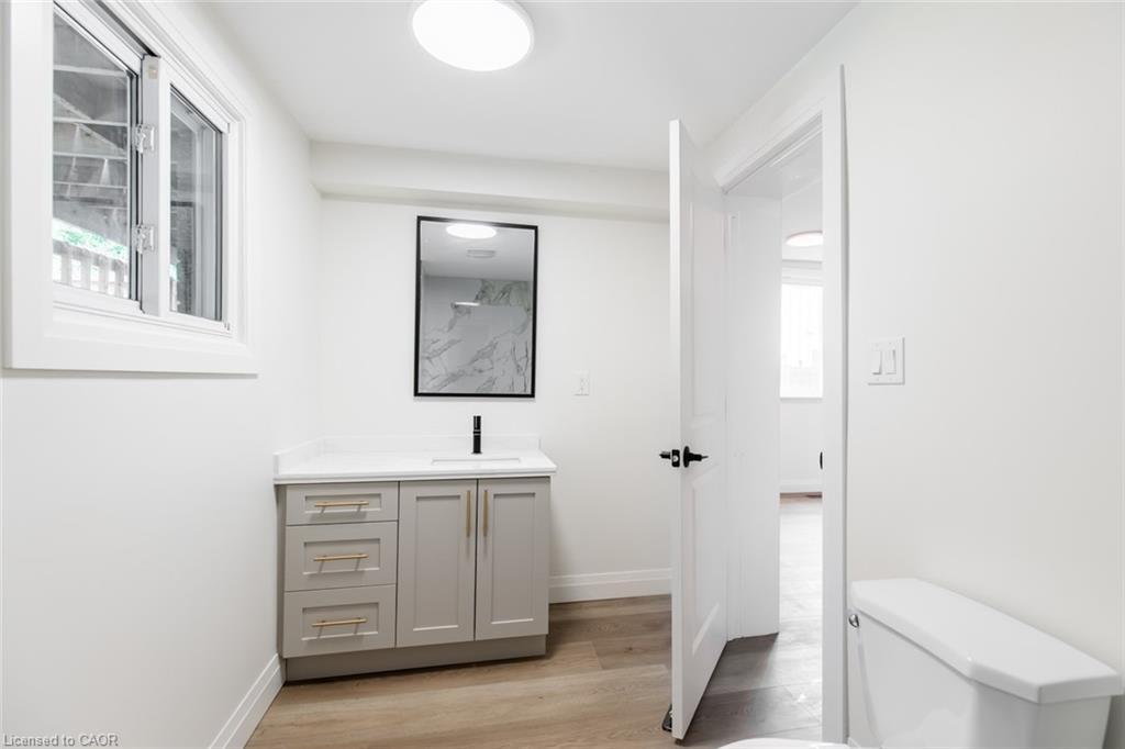 92 Pearl Street S, Hamilton, ON - Indoor Photo Showing Other Room