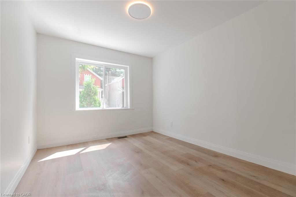 92 Pearl Street S, Hamilton, ON - Indoor Photo Showing Other Room