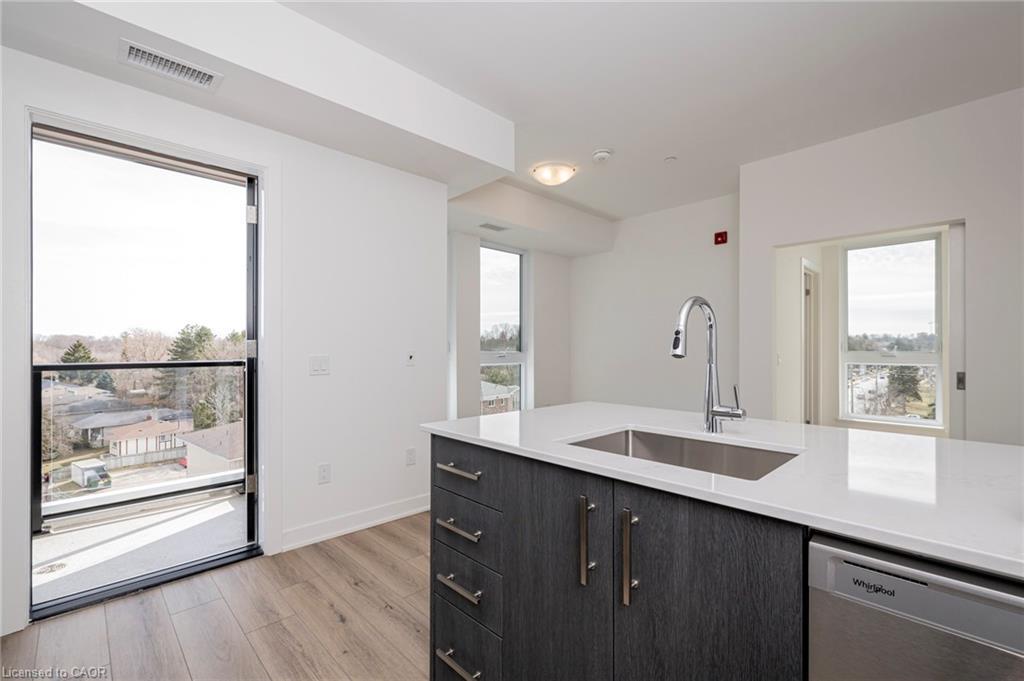 616-312 Erb Street W, Waterloo, ON - Indoor Photo Showing Kitchen With Upgraded Kitchen