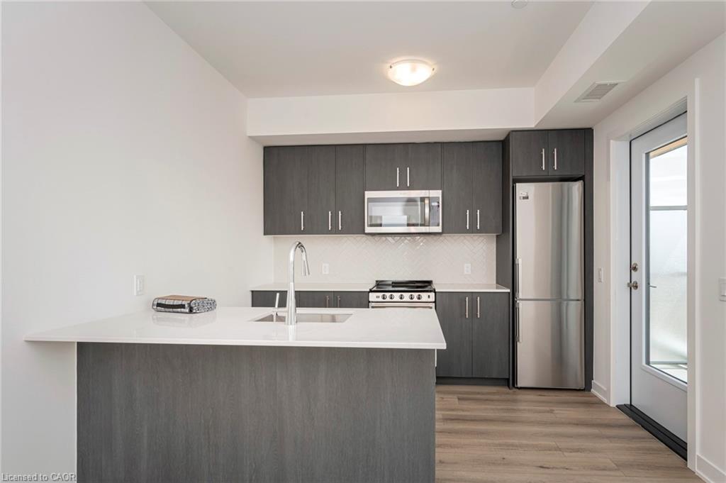 616-312 Erb Street W, Waterloo, ON - Indoor Photo Showing Kitchen With Stainless Steel Kitchen With Double Sink With Upgraded Kitchen