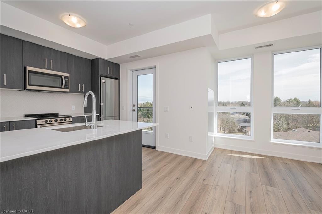 616-312 Erb Street W, Waterloo, ON - Indoor Photo Showing Kitchen With Double Sink With Upgraded Kitchen