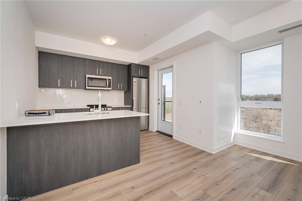 616-312 Erb Street W, Waterloo, ON - Indoor Photo Showing Kitchen With Upgraded Kitchen