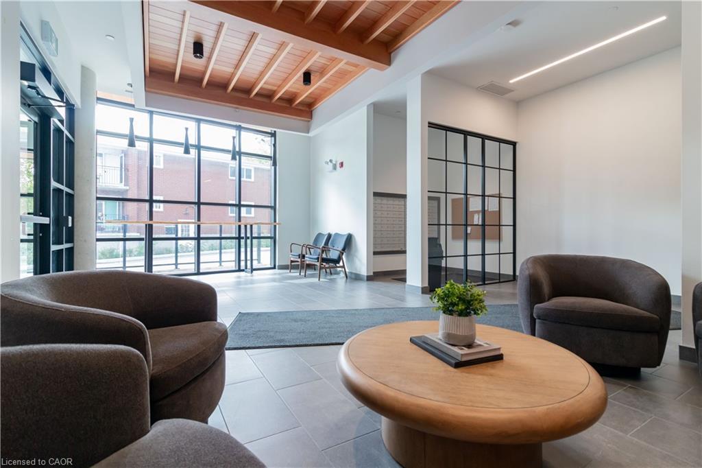 616-312 Erb Street W, Waterloo, ON - Indoor Photo Showing Living Room